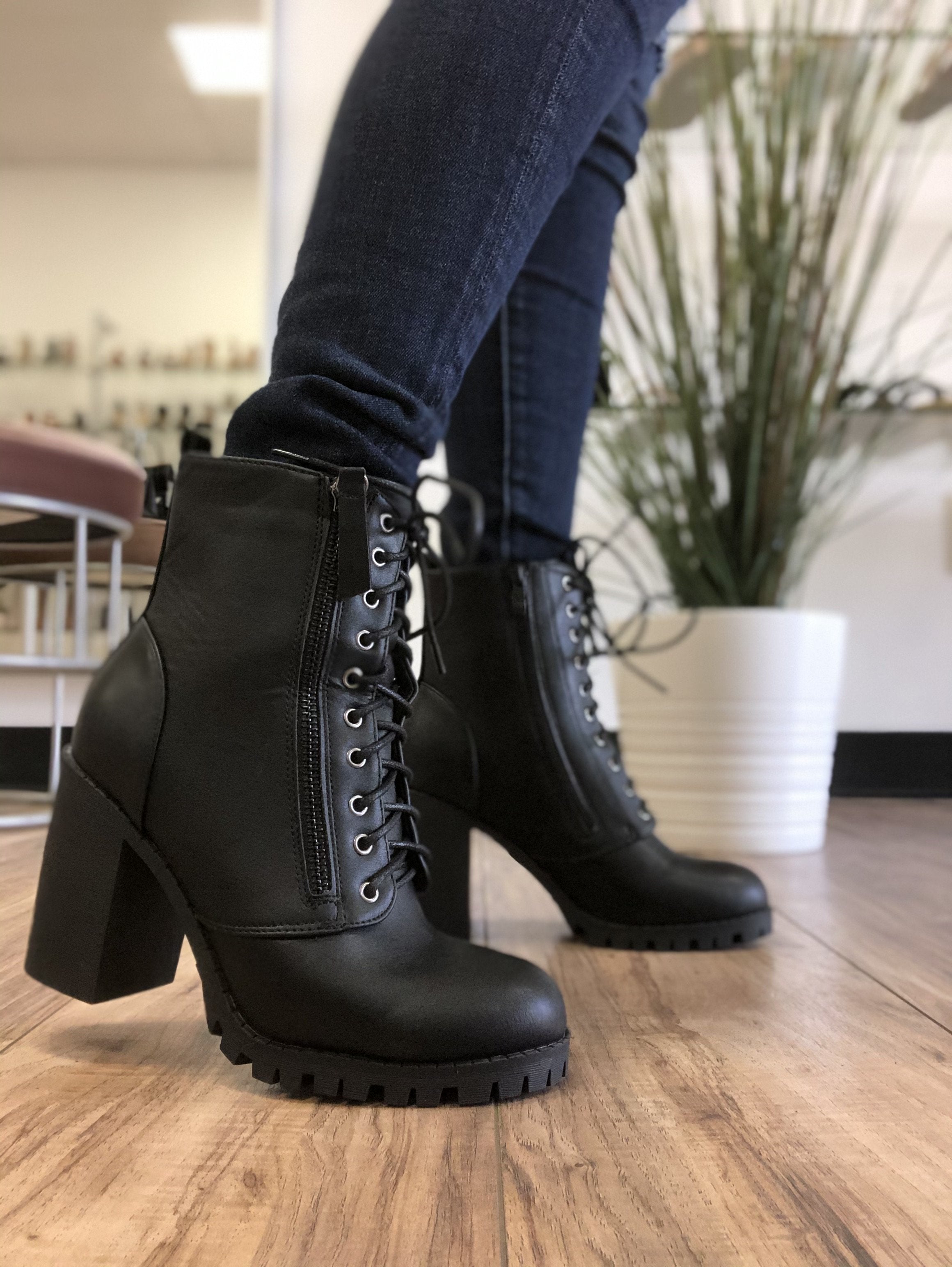 Queen boots * black