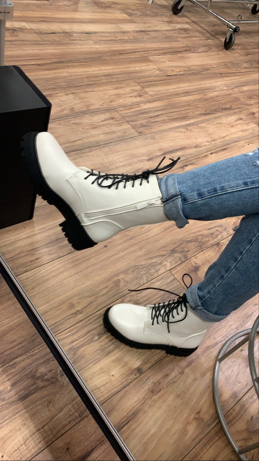 Andy boots “ white